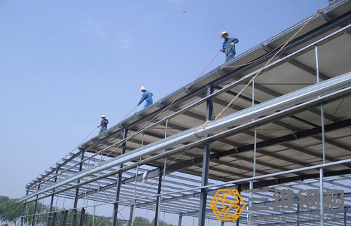 鋼結構廠房施工現場圖