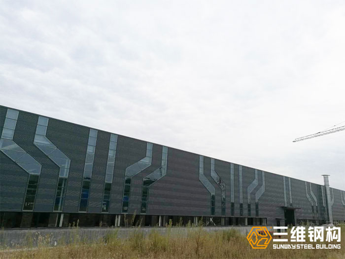 濟南邁克閥輕鋼結(jié)構(gòu)廠房裝配車間外部圖示