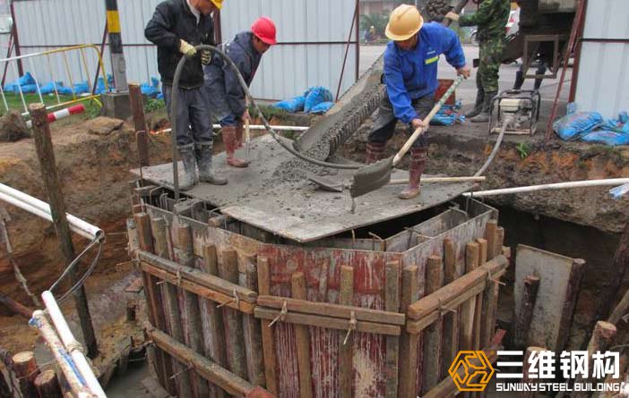 鋼結(jié)構(gòu)廠房工程施工現(xiàn)場(chǎng)圖