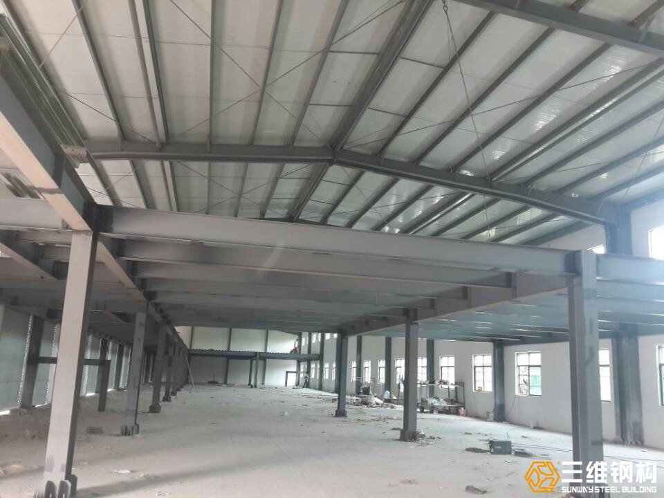 鋼結構廠房夾層施工現(xiàn)場